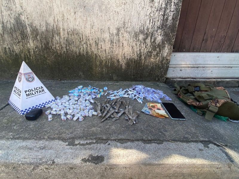 Traficante é preso em Rio das Ostras com quase meio quilo de drogas na mochila