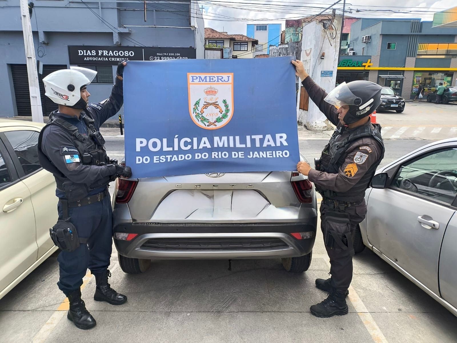 Carro roubado em Caxias é recuperado em Rio das Ostras após ação da PM