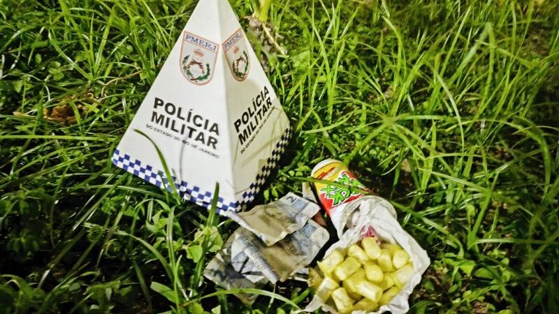 Ação da PM prende mais um em frente a depósito de bebidas em Rio das Ostras