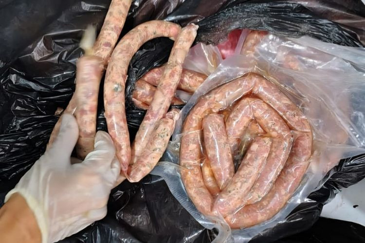 Açougue na Avenida 28 de Março é autuado após apreensão de quase 900 kg de produtos impróprios