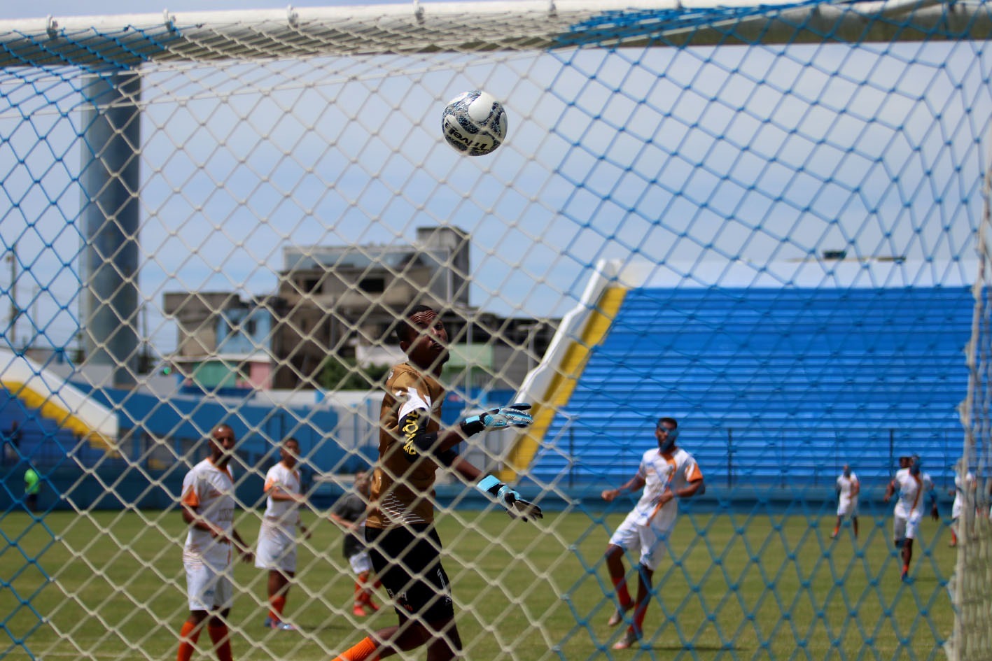 Macaé sedia campeonatos estaduais de futebol e vôlei com participação de diversas equipes