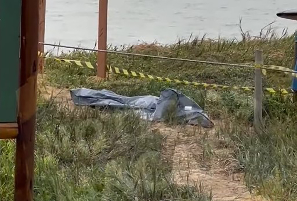 Identificado corpo de homem visto entrando no mar na Praia da Imbetiba em Macaé