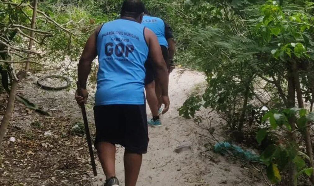 Fiscalização ambiental de Cabo Frio encontra e remove acampamentos irregulares em dunas e morros