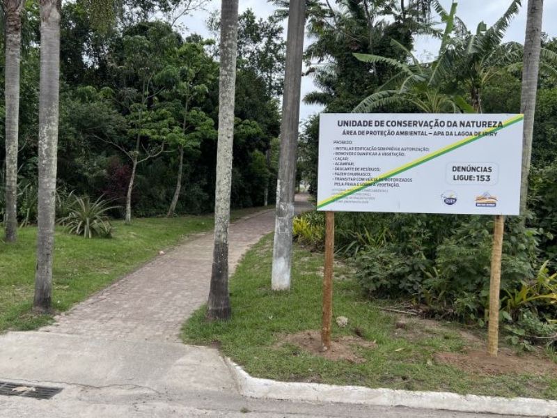 Nova sinalização reforça política de preservação ambiental na Lagoa de Iriry, em Rio das Ostras