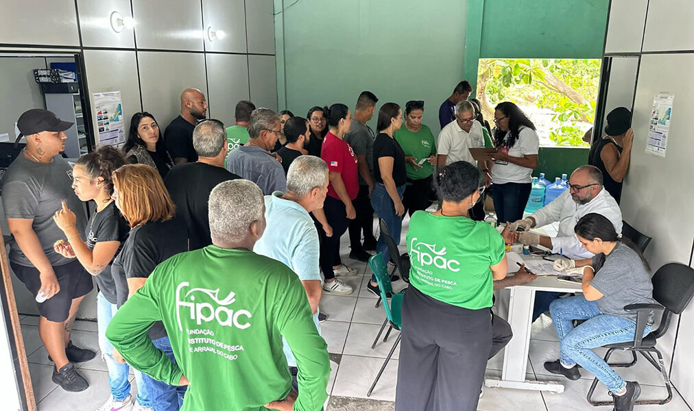 Pescadores de Arraial do Cabo recebem atendimento gratuito na ação do Novembro Azul