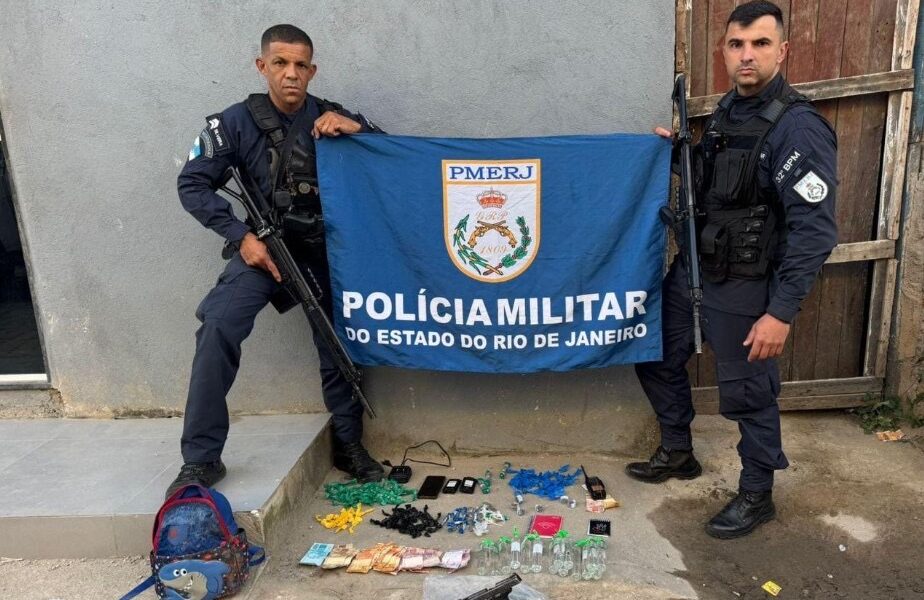 Ação do 32º BPM e GAT resulta em apreensão de drogas e pistola calibre .40 em Nova Esperança em Macaé