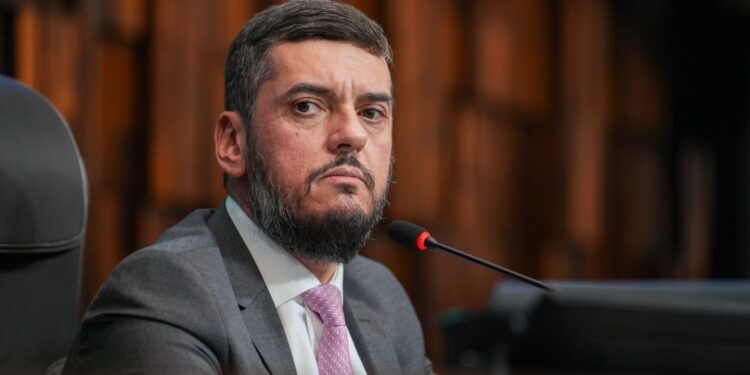 Deputados aprovam projeto que assegura benefício a familiares de PMs mortos em ação