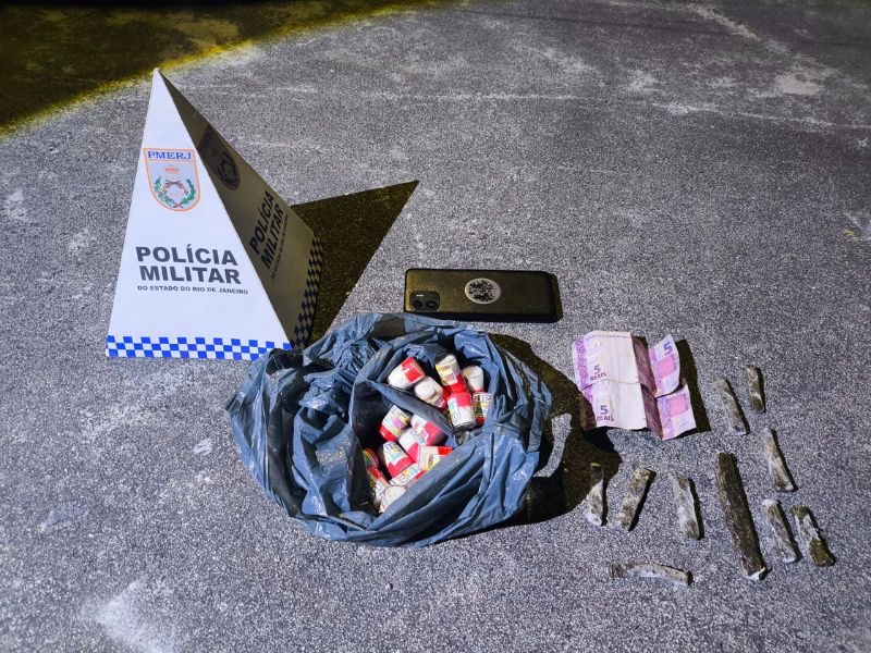 Homem é preso com drogas em ação da PM na Cidade Praiana, em Rio das Ostras