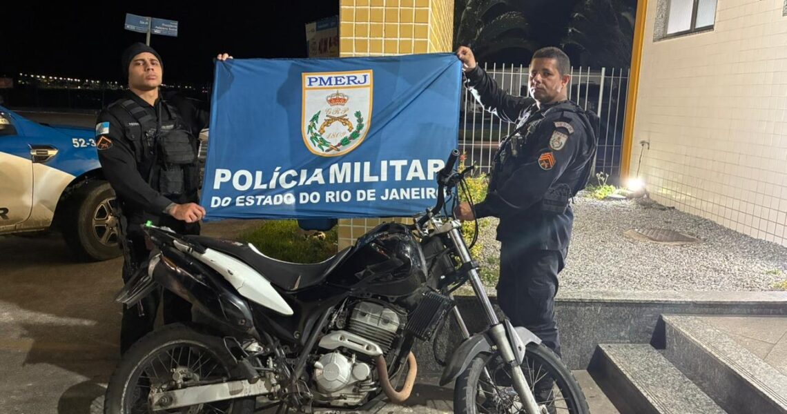 GAT intercepta moto suspeita e apreende veículo roubado em comunidade de Macaé