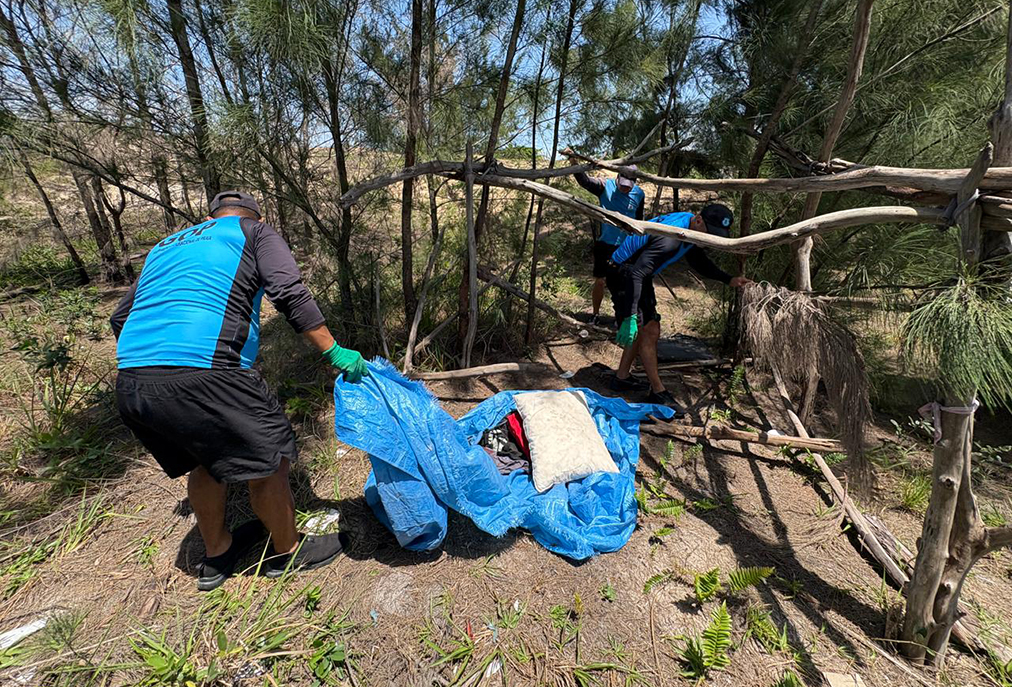 Operação do Grupamento de Praia em Cabo Frio combate ocupações e queimadas ilegais