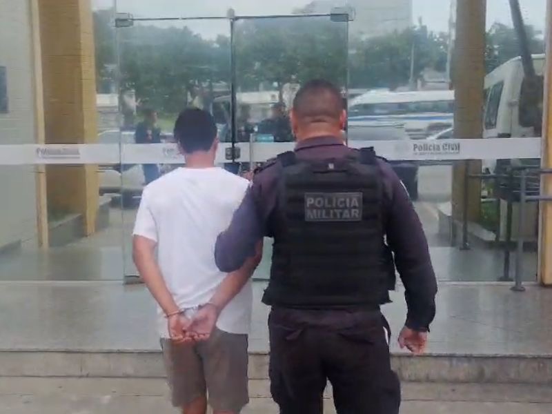 Homem é preso em flagrante em Rio das Ostras extorquindo motorista de van