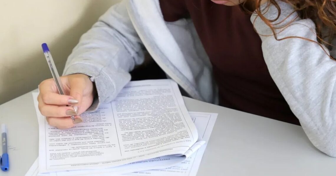 Estudantes disputam bolsas integrais em processo seletivo promovido por Quissamã