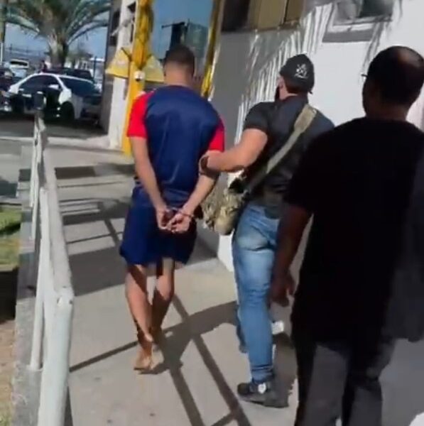 Polícia flagra venda de drogas e prende suspeito em Macaé