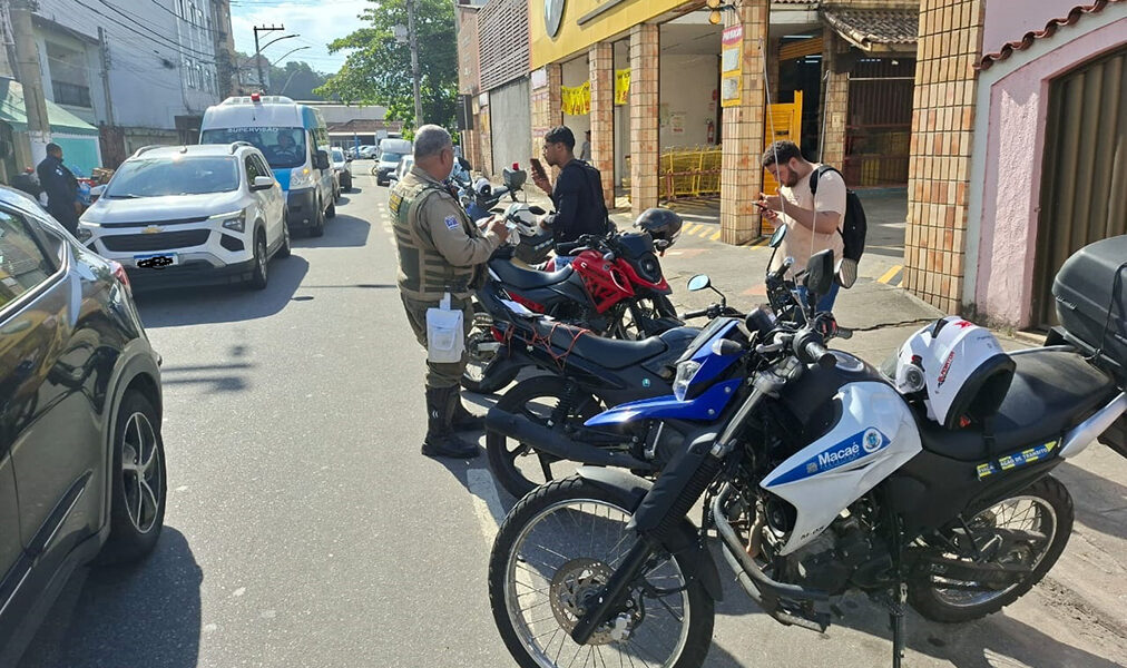 Operações de trânsito em Macaé apreendem motos e recuperam carro roubado