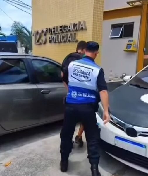 Após furtar celular, homem com histórico de 20 crimes é preso no Centro de Macaé