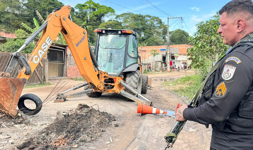 PM libera ruas obstruídas por barricadas e reforça prevenção ao crime em Rio das Ostras