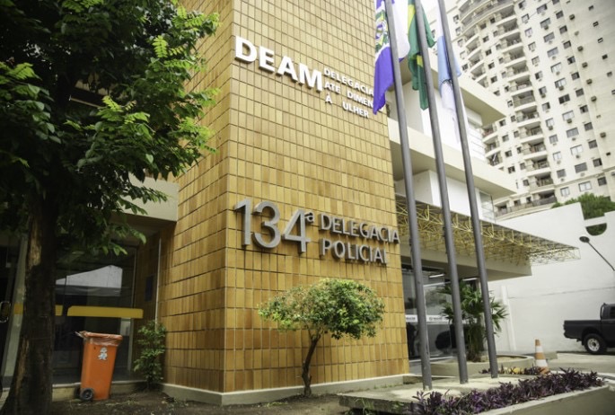 Homem tenta ferir policial e acaba morto em Campos