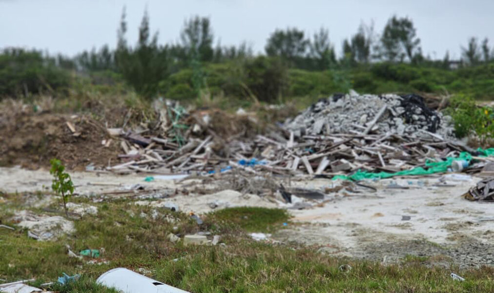 Arraial do Cabo localiza ponto clandestino de lixo e entulho na Rebeche