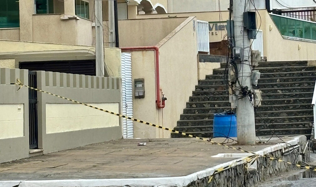 Ocorrência com cabo de alta tensão mobiliza defesa civil na Prainha em Arraial do Cabo