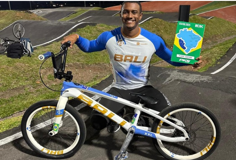 Sillas Andrade leva Macaé ao lugar mais alto do pódio no BMX