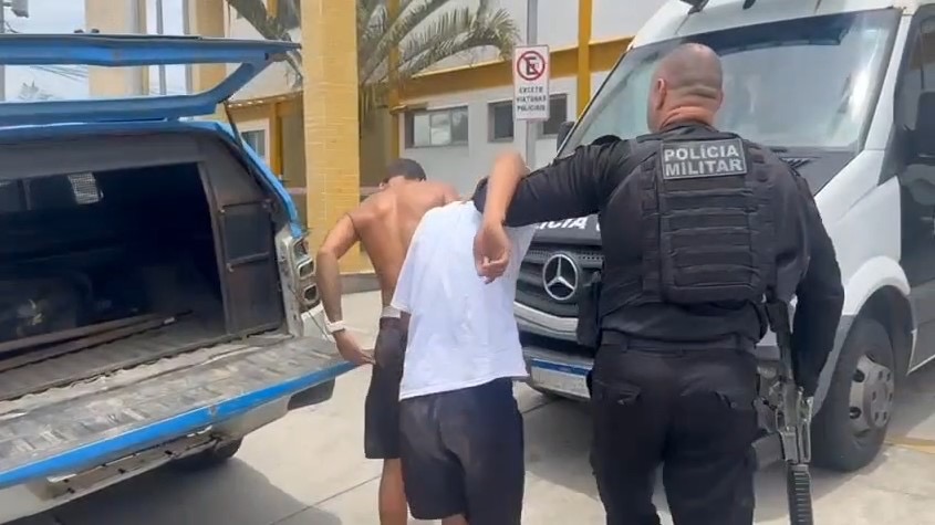 Denúncia leva PM a deter dupla por tráfico no bairro Botafogo