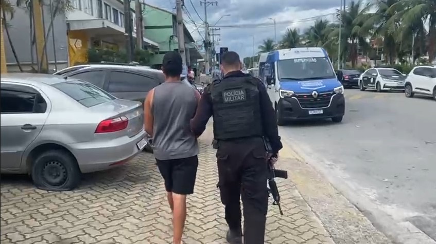 Polícia Militar detém suspeito com mandados por roubo e dívida de pensão