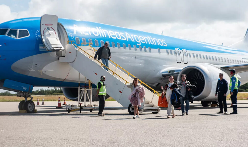 Turistas argentinos voltam a desembarcar em Cabo Frio e movimentam temporada em Búzios