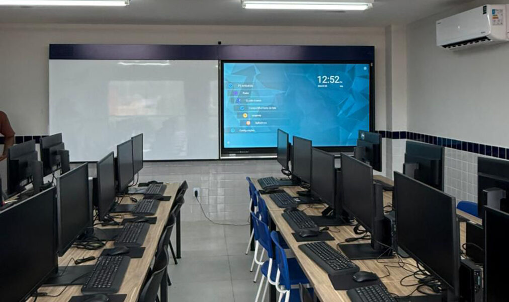 Rede municipal de Arraial do Cabo recebe equipamentos tecnológicos