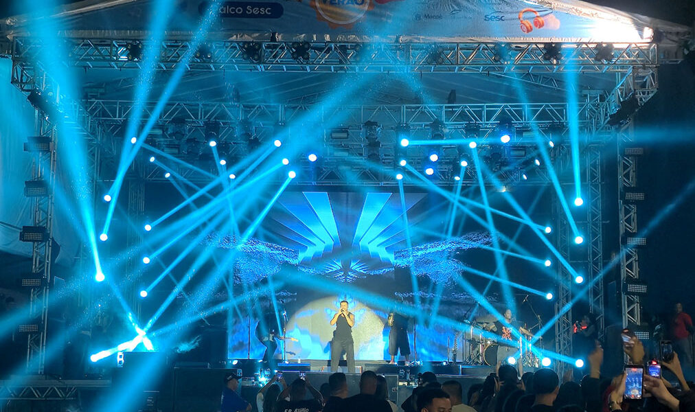 Xamã embala público e celebra conexão com Macaé