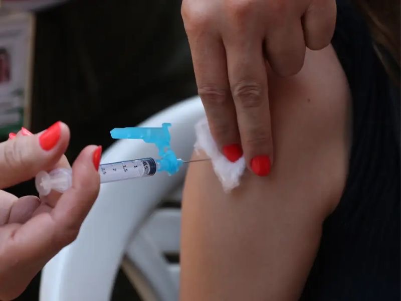Vacinação contra a dengue acontece nas unidades de saúde em Silva Jardim