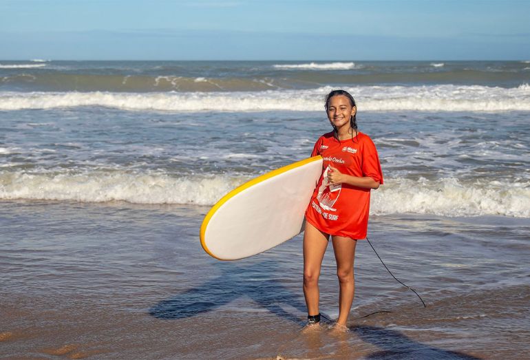 Inscrições abertas: escolinha de surf em Macaé oferece vagas para jovens de 10 a 16 anos
