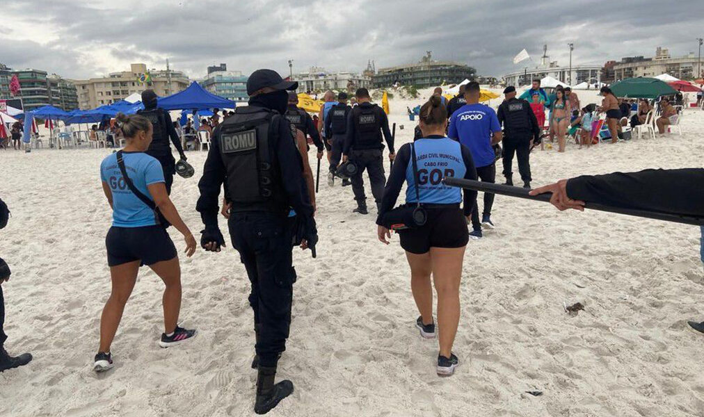 Cabo Frio reforça regras e orientações a banhistas na Praia do Forte