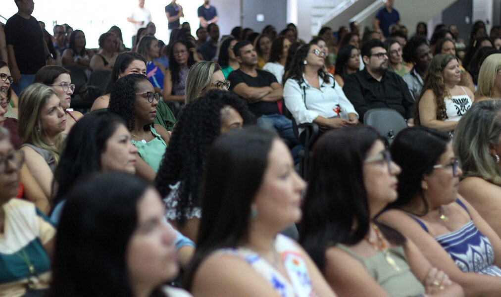 Diretores assumem unidades escolares de Cabo Frio para a gestão 2026 a 2028