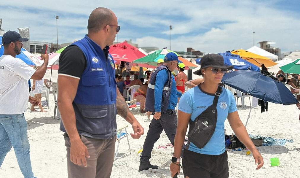 Prefeitura de Cabo Frio amplia fiscalização educativa na Praia do Forte