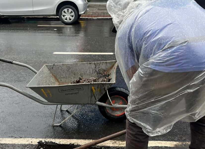 Cabo Frio reforça manutenção da rede de drenagem na região central