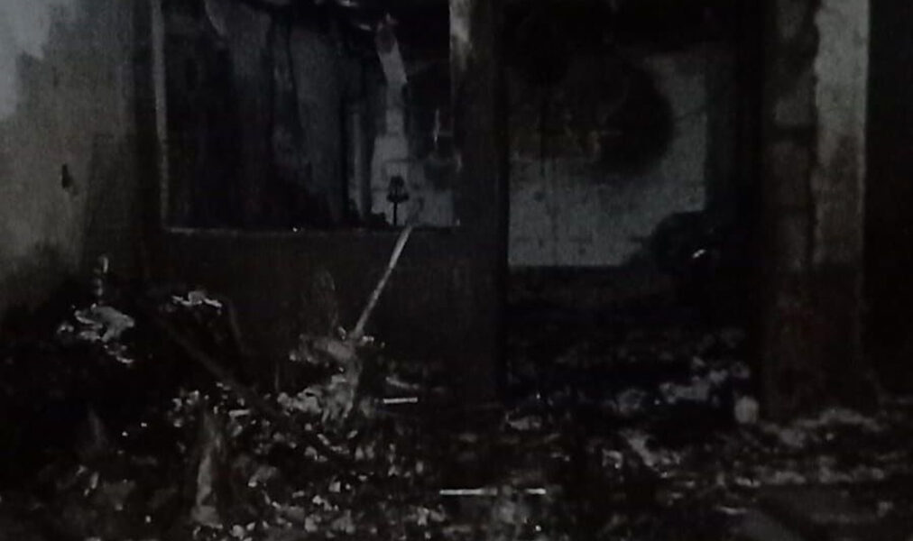 Defesa Civil de Arraial do Cabo avalia imóvel após ação do fogo