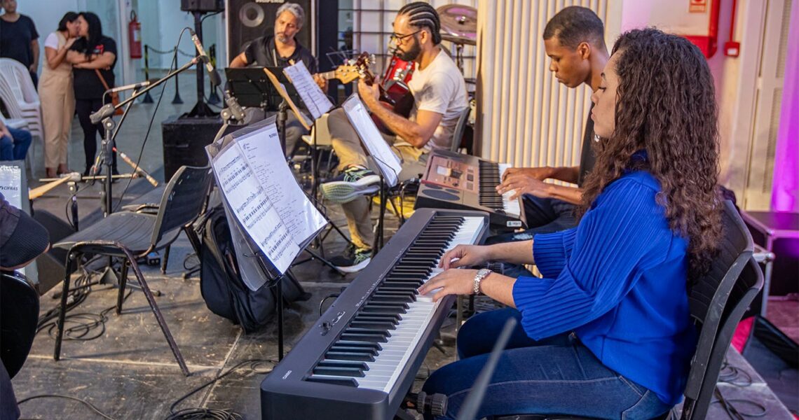 Cursos técnicos gratuitos em teatro e música estão com inscrições abertas em Macaé