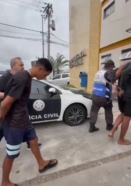 Cerco policial na “Favela da Linha” em Macaé resulta em prisões e apreensão de drogas