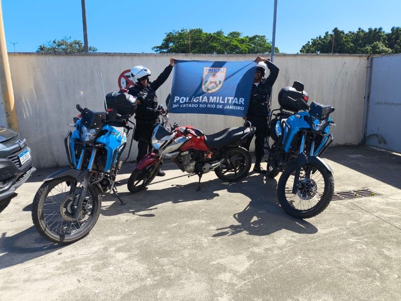 Policiais encontram moto furtada dentro de oficina de Rio das Ostras
