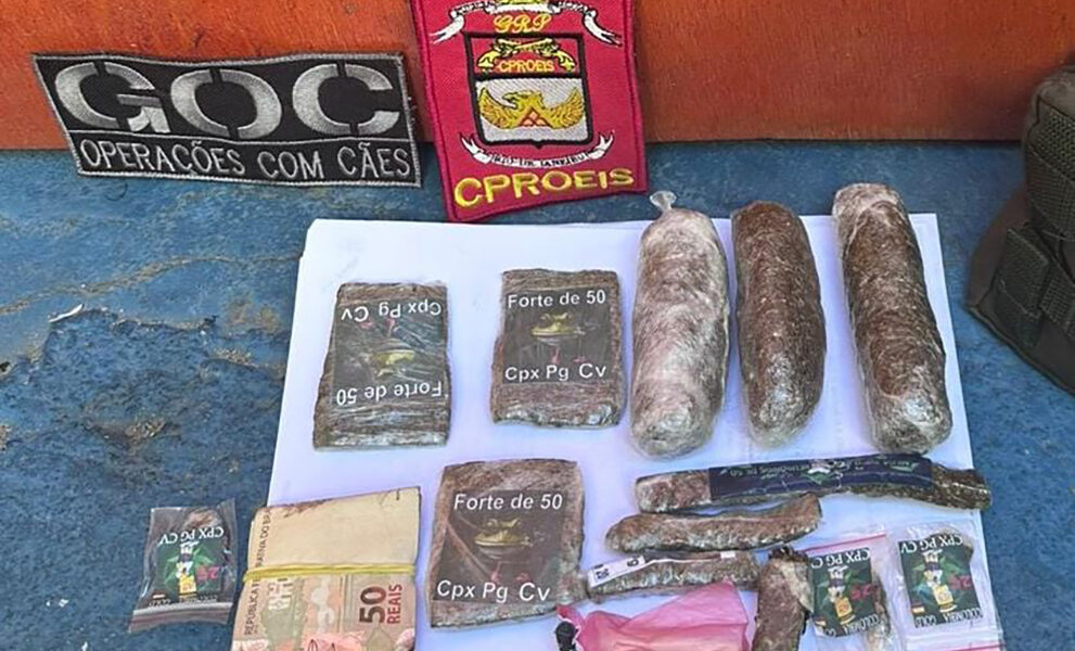 Polícia detém dupla e recolhe entorpecentes na Praia Grande em Arraial do Cabo