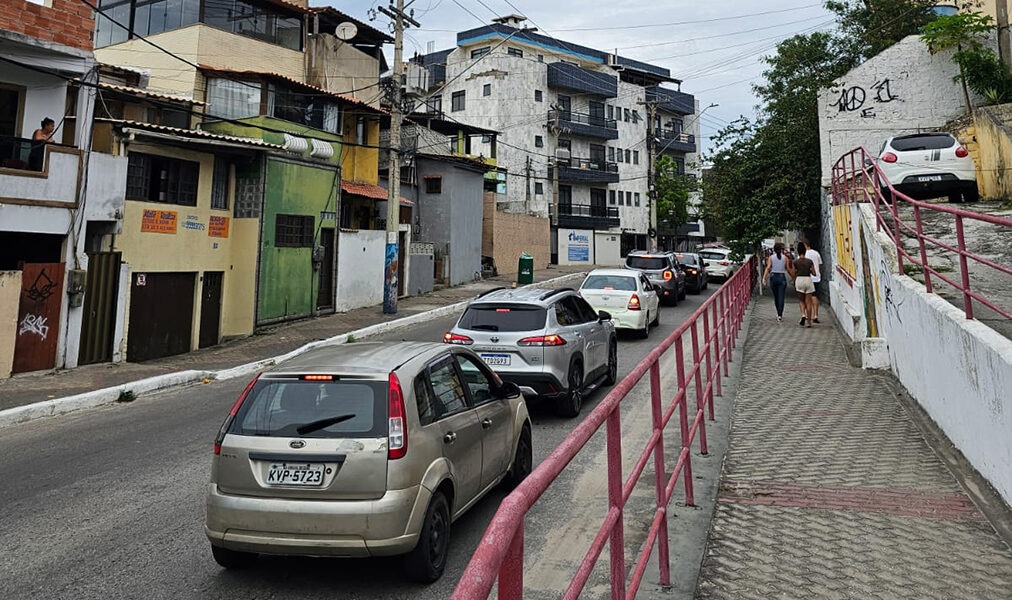 Obras de energia alteram fluxo viário e pedem planejamento dos condutores em Arraial do Cabo