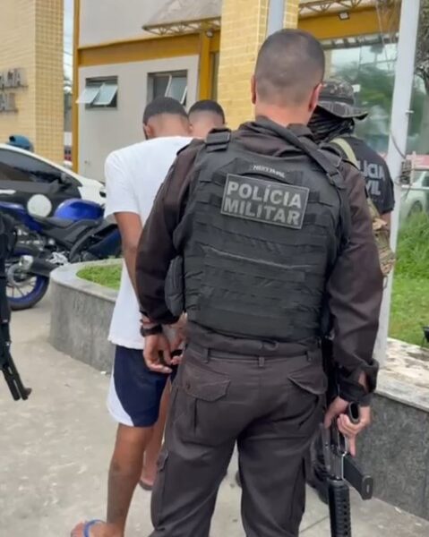 Cerco policial termina com três presos por tráfico de drogas em Macaé