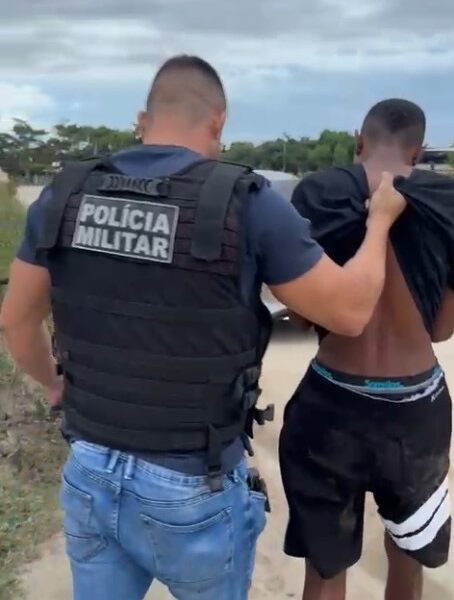 Homem confessa atuar no tráfico e é preso em flagrante em Macaé