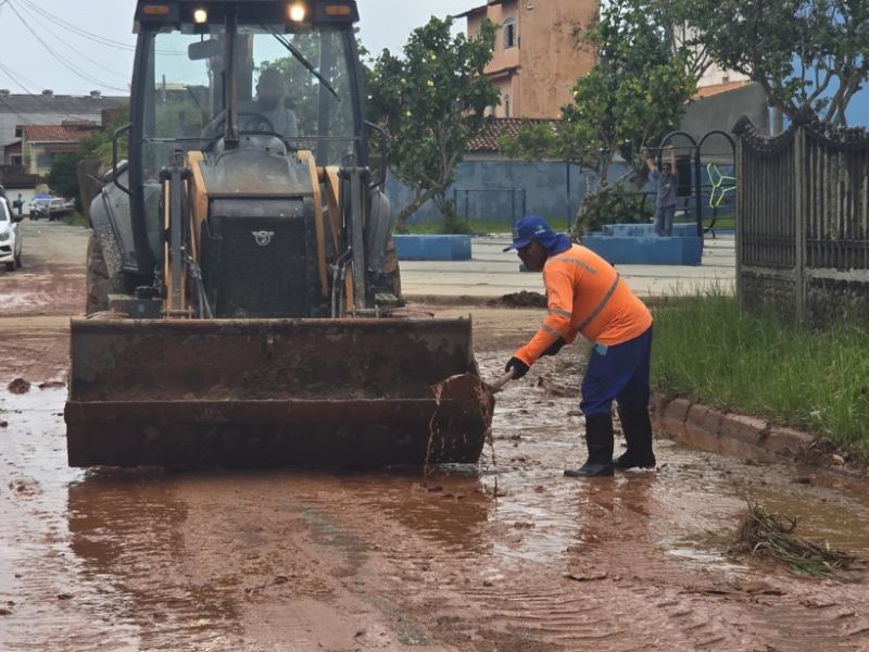 Rio das Ostras mobiliza equipes para reduzir pontos de alagamentos em 20 bairros da cidade