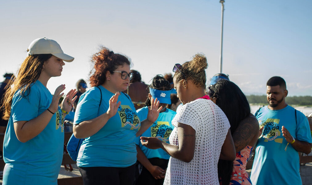 Arraial do Cabo apoia festival com voluntariado, oficinas e música ao vivo em plena folia