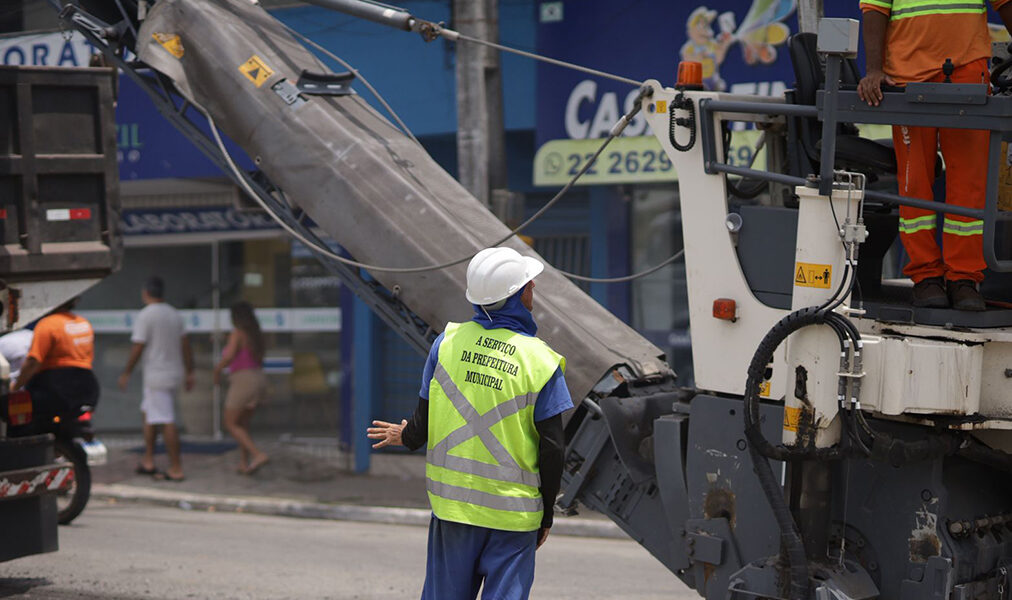 Cabo Frio adota sistema pare e siga durante obras em vias estratégicas