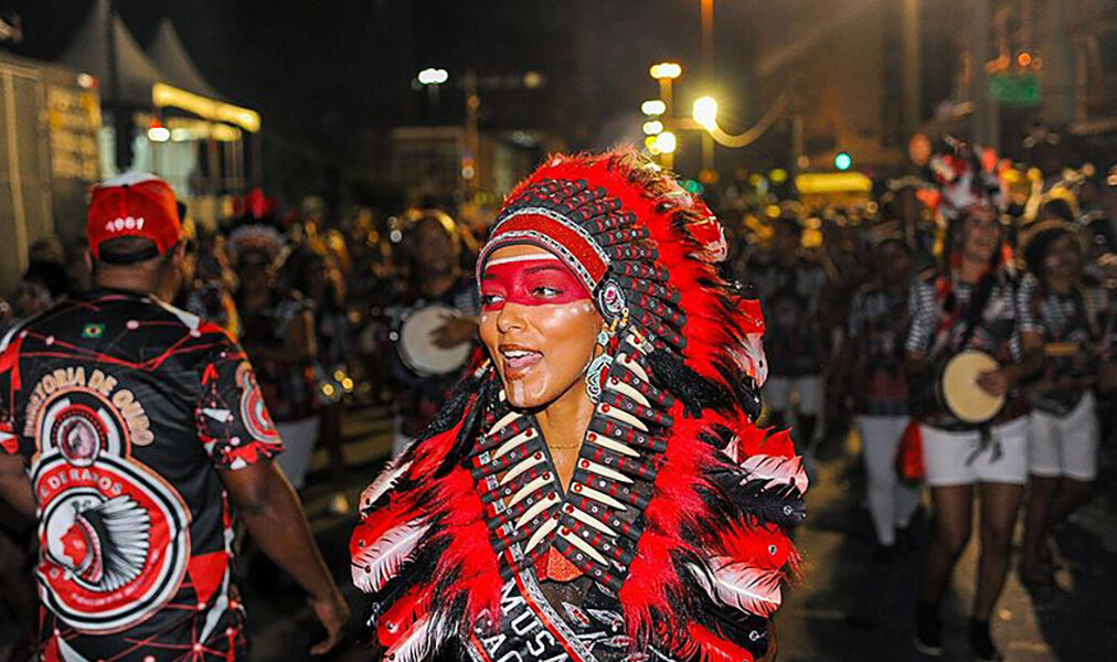 Samba ganha força em Cabo Frio com retorno da Império e show do Cacique de Ramos
