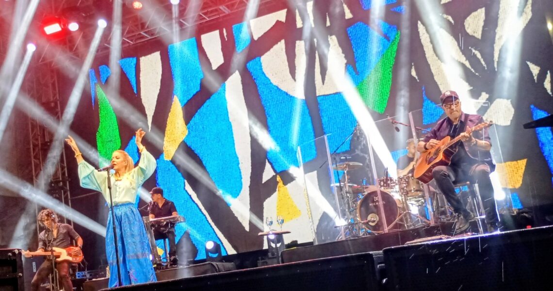 Paula Toller relembra sucessos e encanta público no Sesc Verão em Macaé