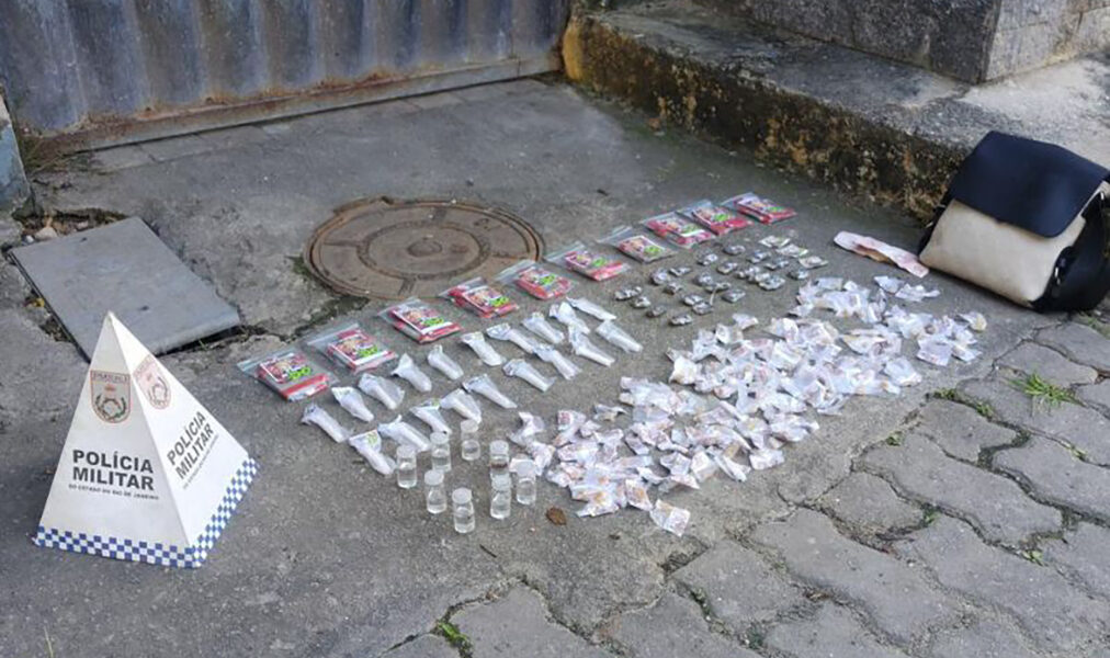 Polícia apreende adolescente e drogas em ação de combate ao tráfico em Rio das Ostras