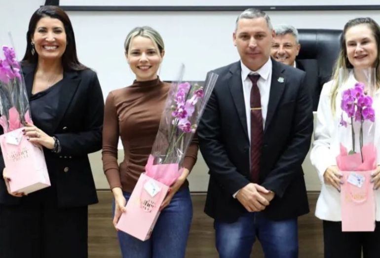 Câmara de Macaé presta homenagem às vereadoras em alusão ao Dia da Mulher